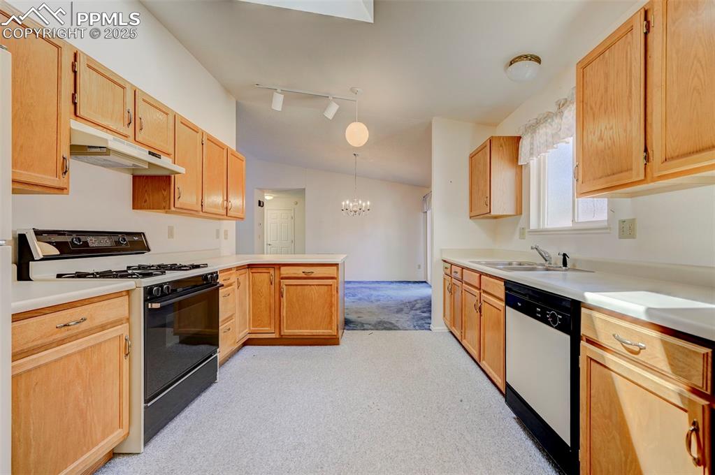 Image 10 of 36: Kitchen