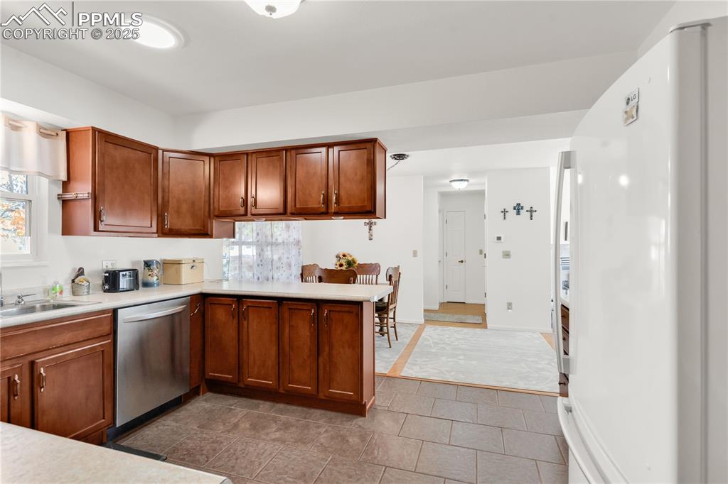 Image 11 of 43: Kitchen