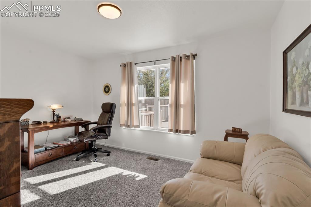 Image 27 of 43: Office