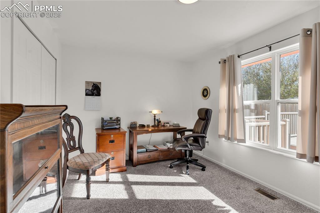 Image 28 of 43: Office