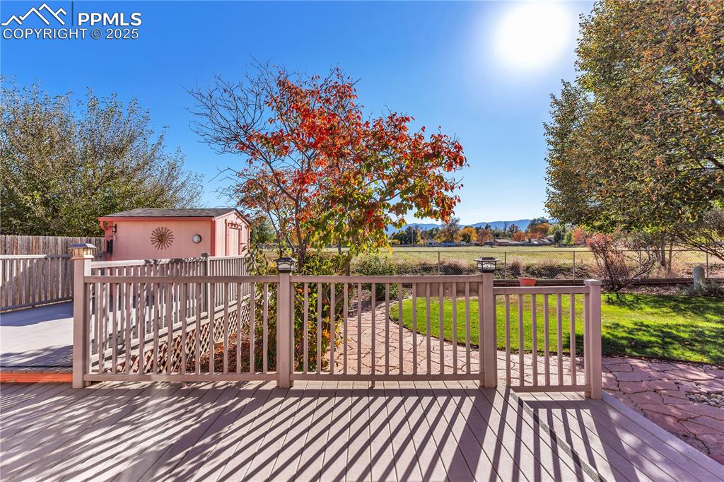 Image 30 of 43: Deck