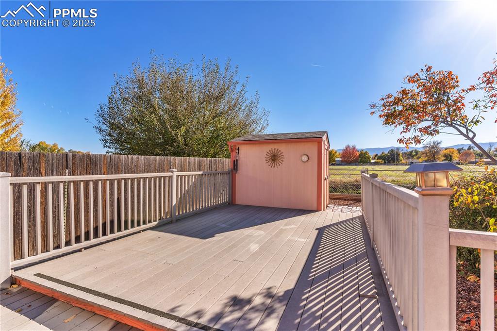 Image 31 of 43: Deck