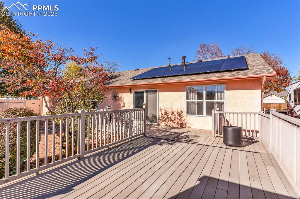 Image 39 of 43: Deck