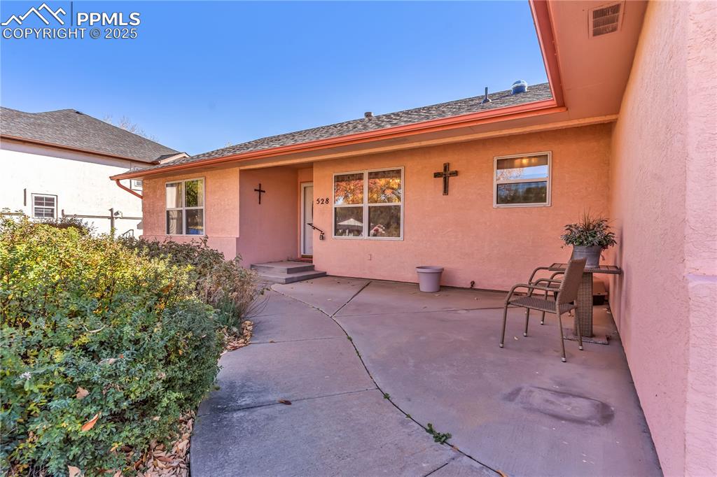 Image 6 of 43: Entry