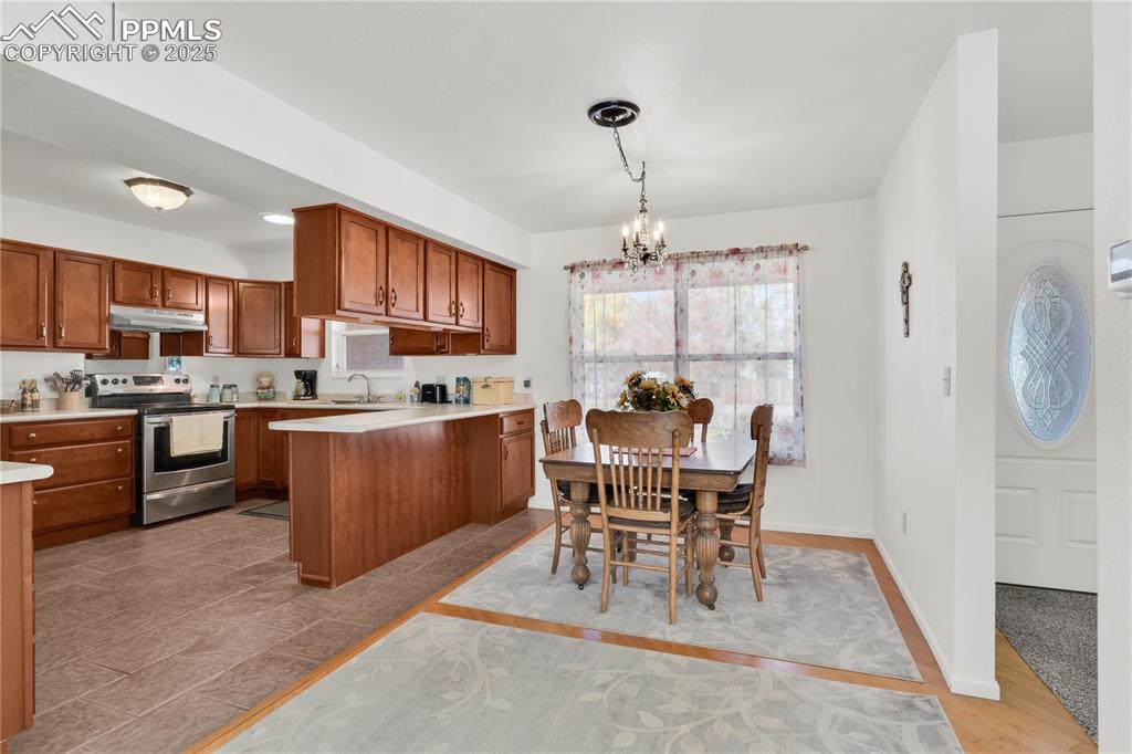 Image 8 of 43: Kitchen