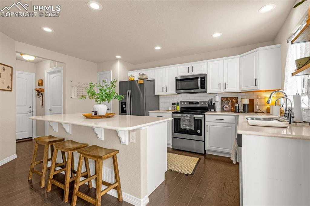 Image 10 of 34: Kitchen