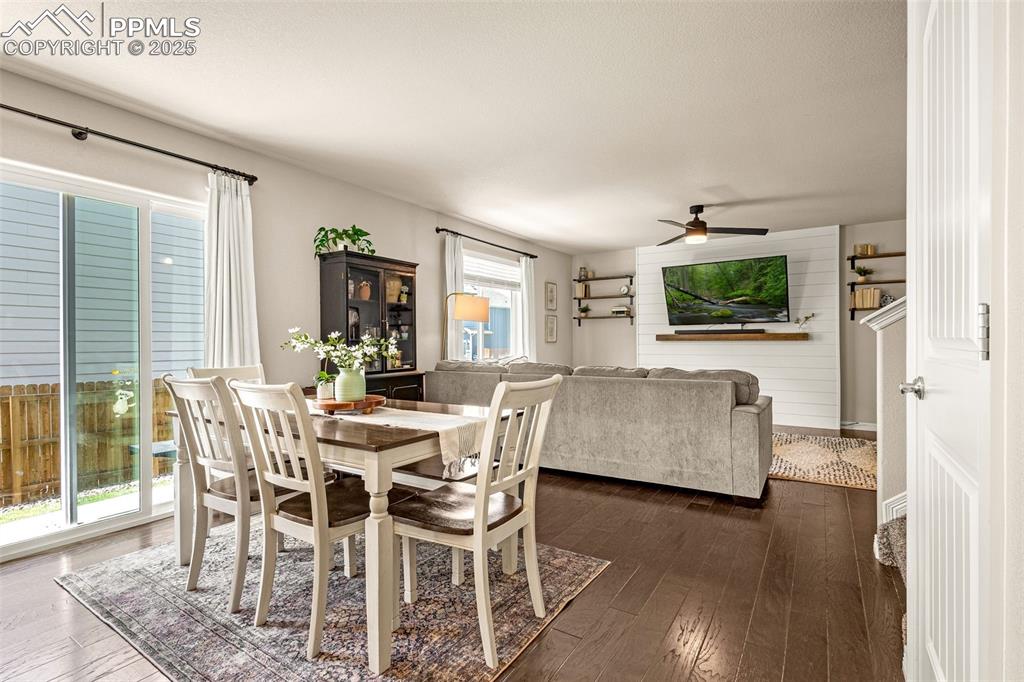 Image 11 of 34: Dining Area