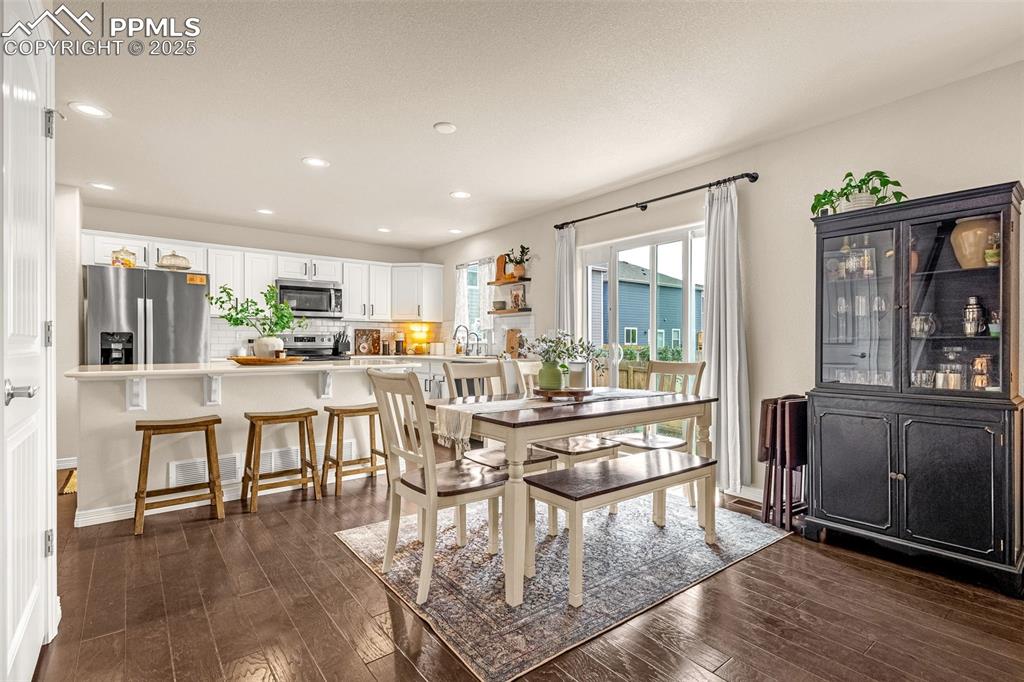 Image 12 of 34: Dining Area