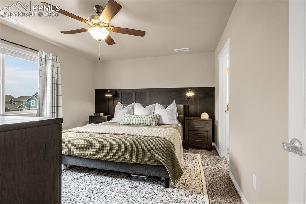 Image 14 of 34: Bedroom