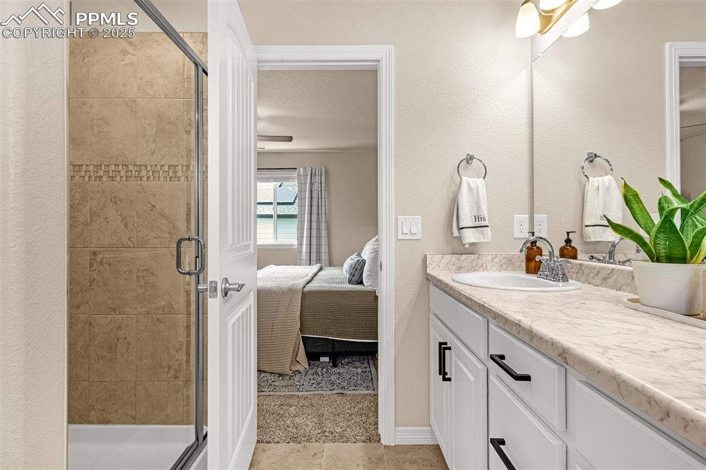 Image 18 of 34: Bathroom