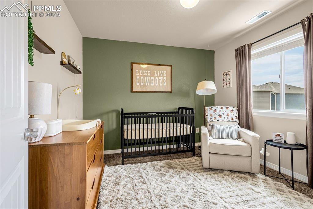 Image 19 of 34: Bedroom