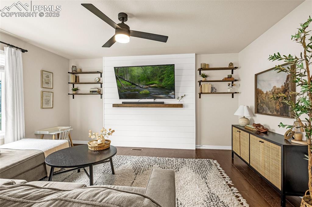 Image 5 of 34: Living Room