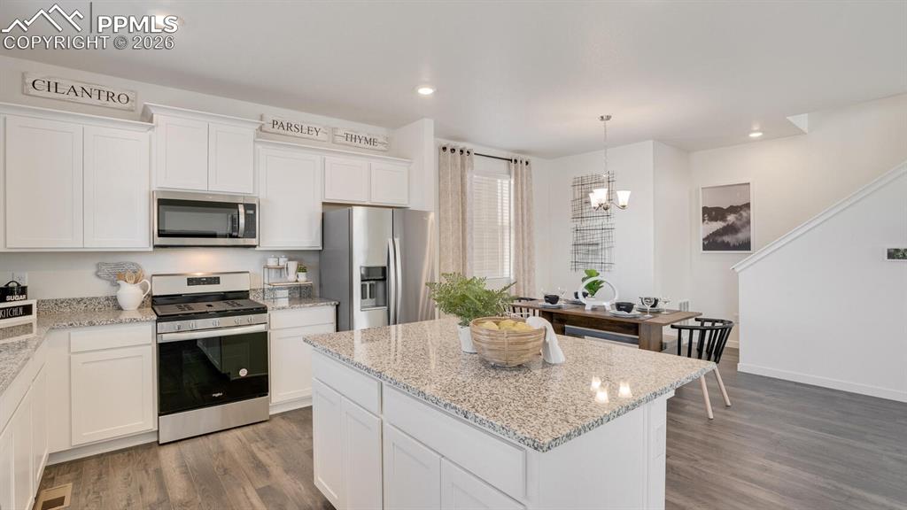 Image 2 of 25: Kitchen