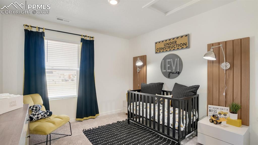 Image 23 of 25: Bedroom