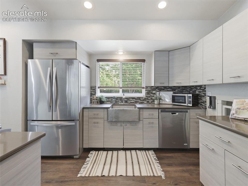 Image 12 of 38: Kitchen