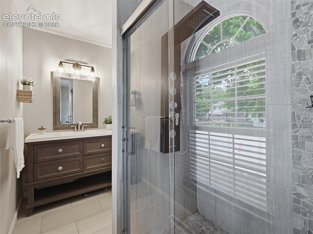 Image 17 of 38: Bathroom