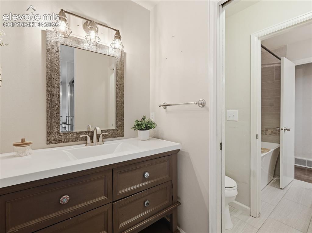 Image 18 of 38: Bathroom
