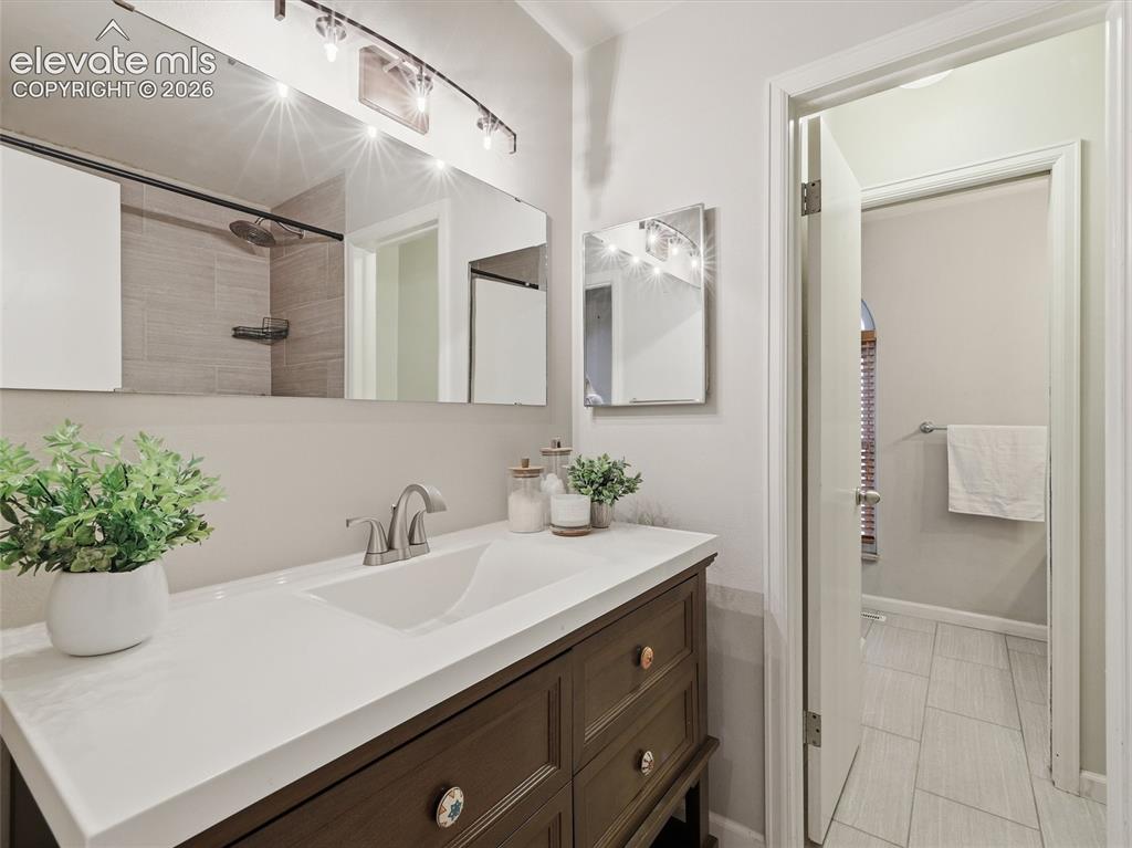 Image 19 of 38: Bathroom