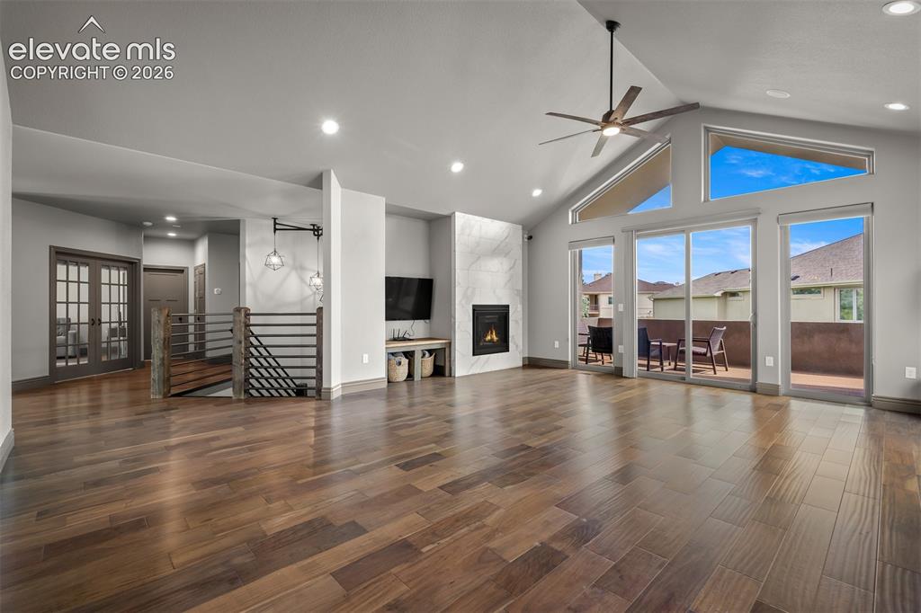 Image 9 of 50: Living Room