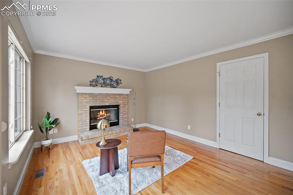 Image 14 of 49: Family Room