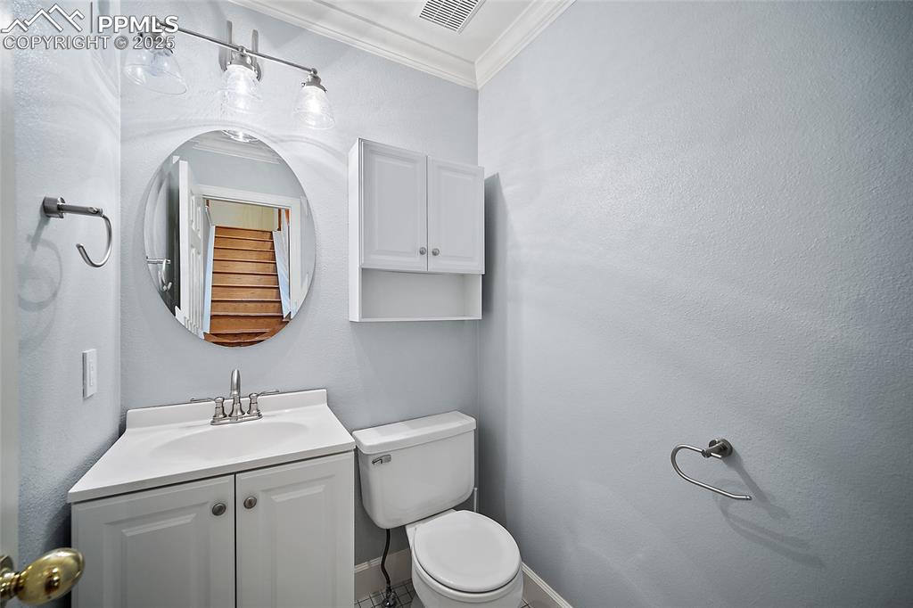 Image 18 of 49: Bathroom