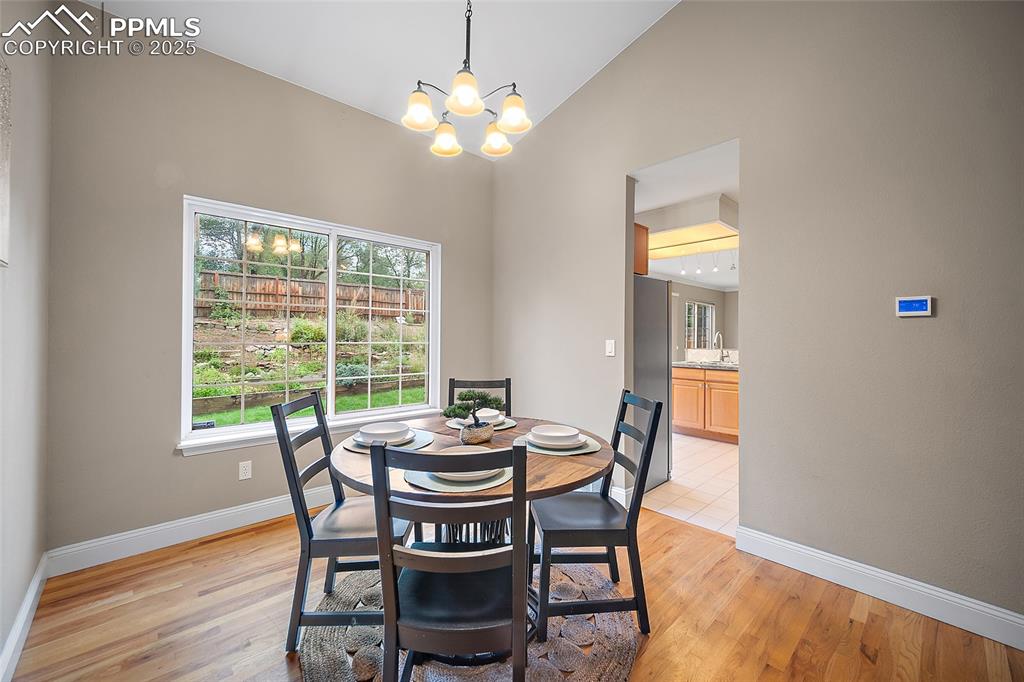 Image 7 of 49: Dining Area