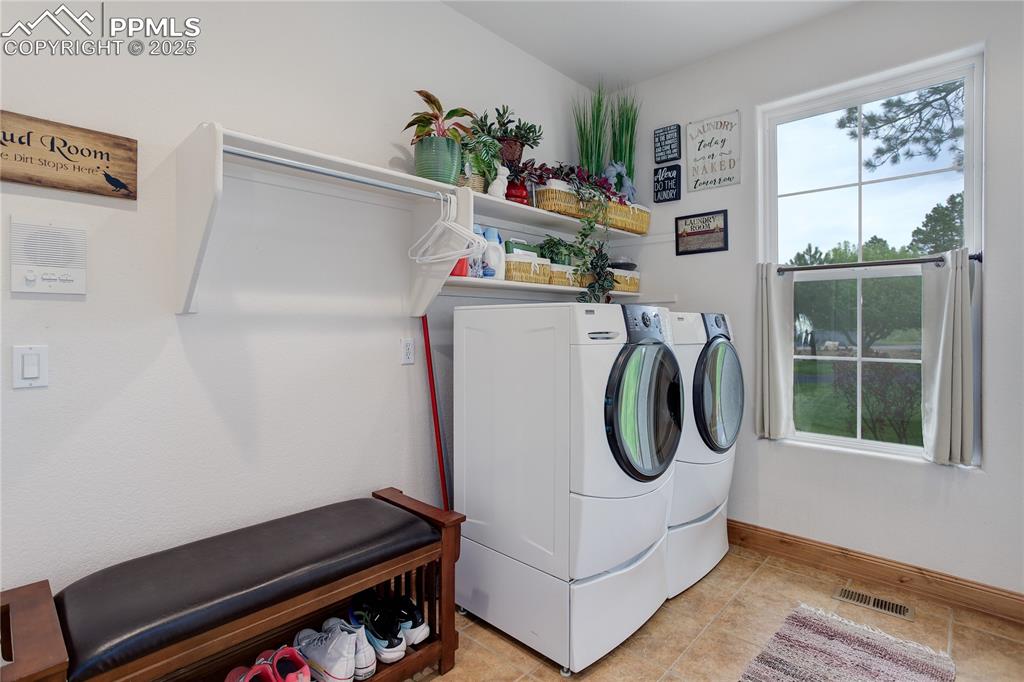 Image 20 of 41: Laundry room w/ garage access
