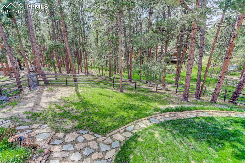 Image 34 of 41: Fully fenced and landscaped yard