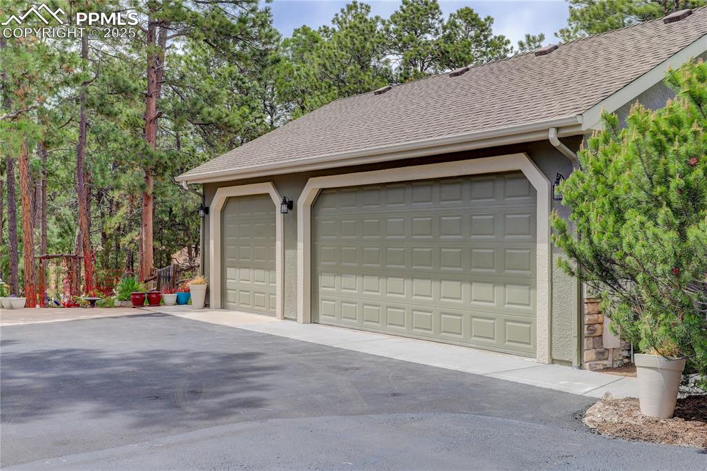 Image 35 of 41: Attached 3-car garage