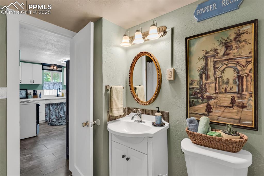 Image 15 of 44: The freshly updated full bath is located near the kitchen. 