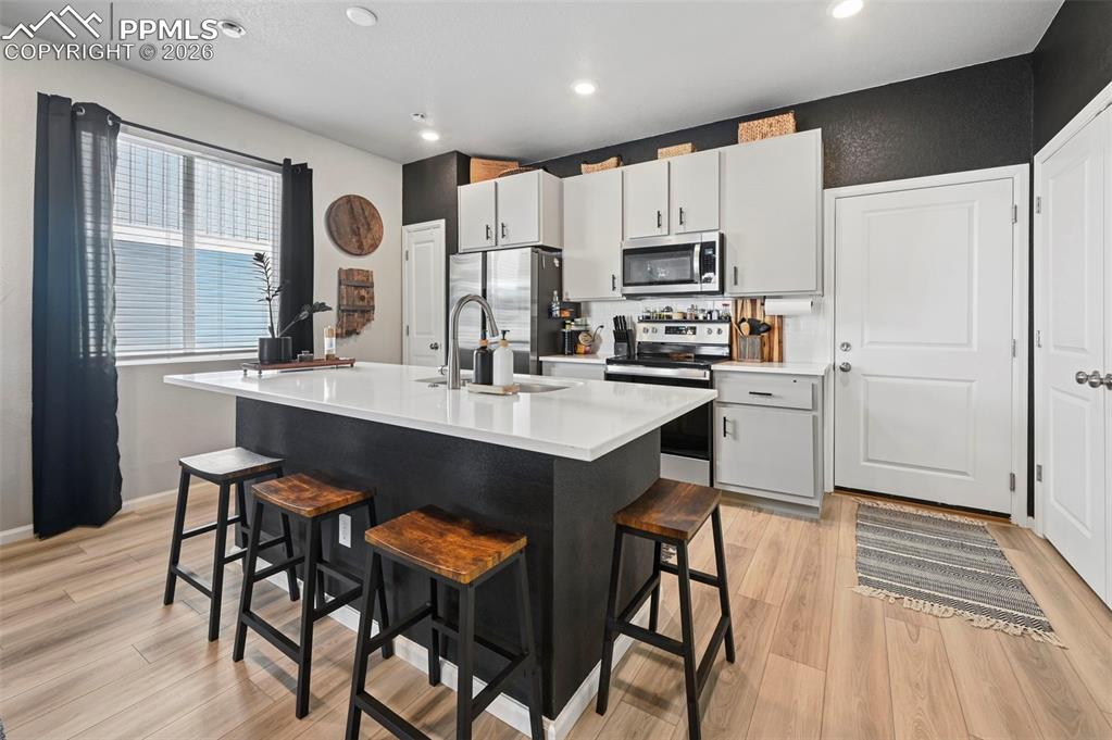 Image 11 of 27: Kitchen