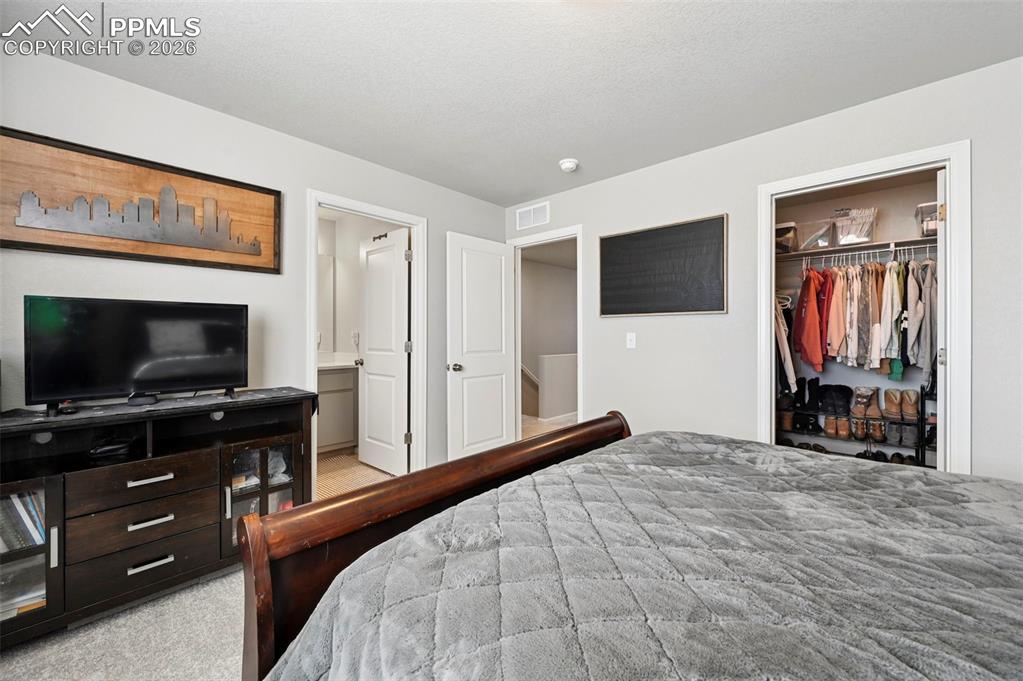 Image 16 of 27: Bedroom