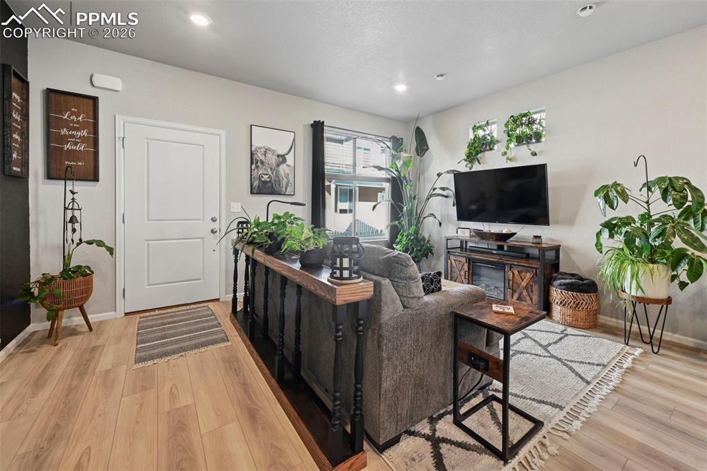 Image 3 of 27: Living Room