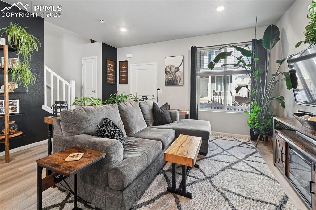 Image 5 of 27: Living Room