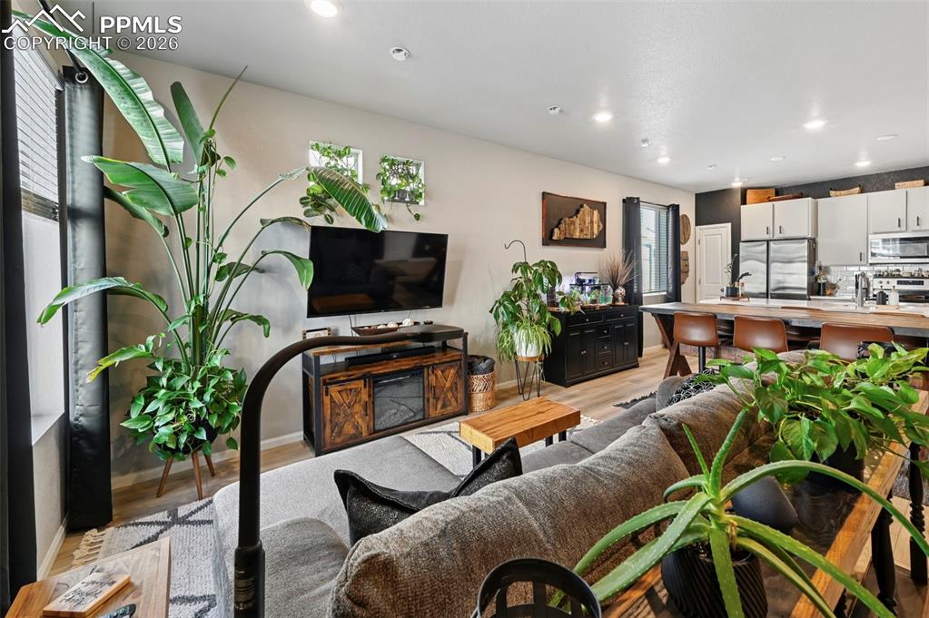 Image 6 of 27: Living Room