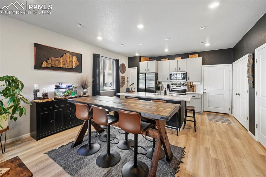 Image 9 of 27: Kitchen