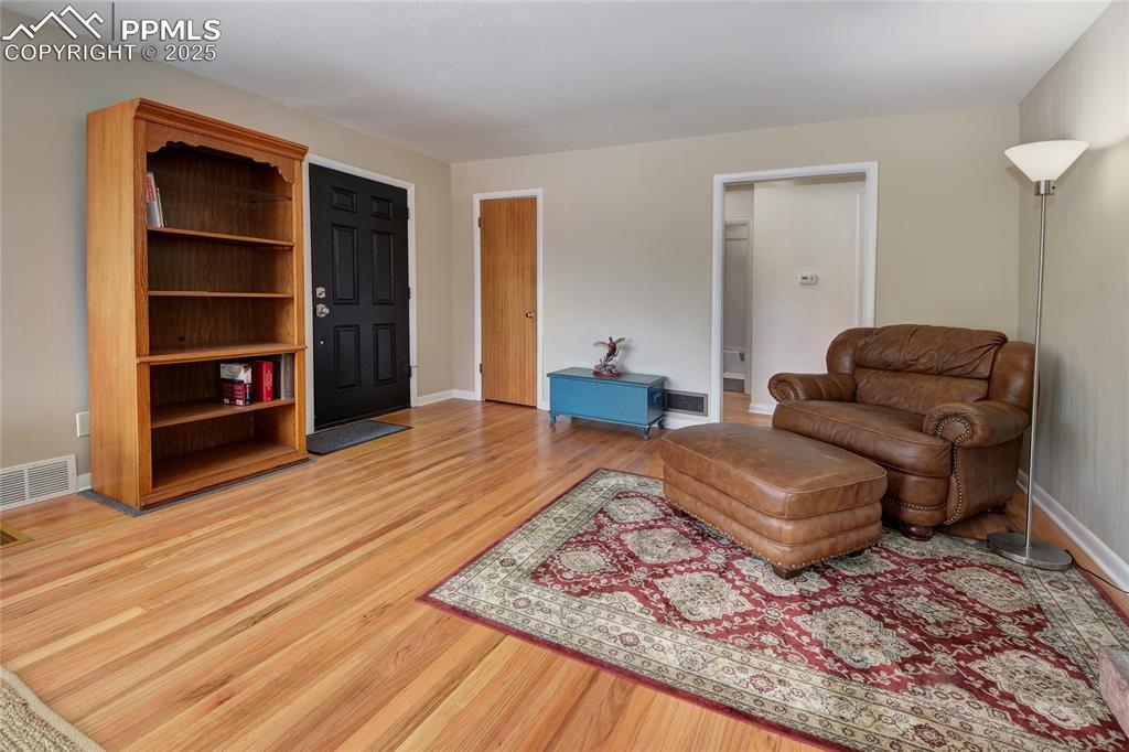 Image 11 of 35: Living Room