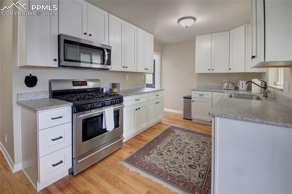 Image 12 of 35: Kitchen