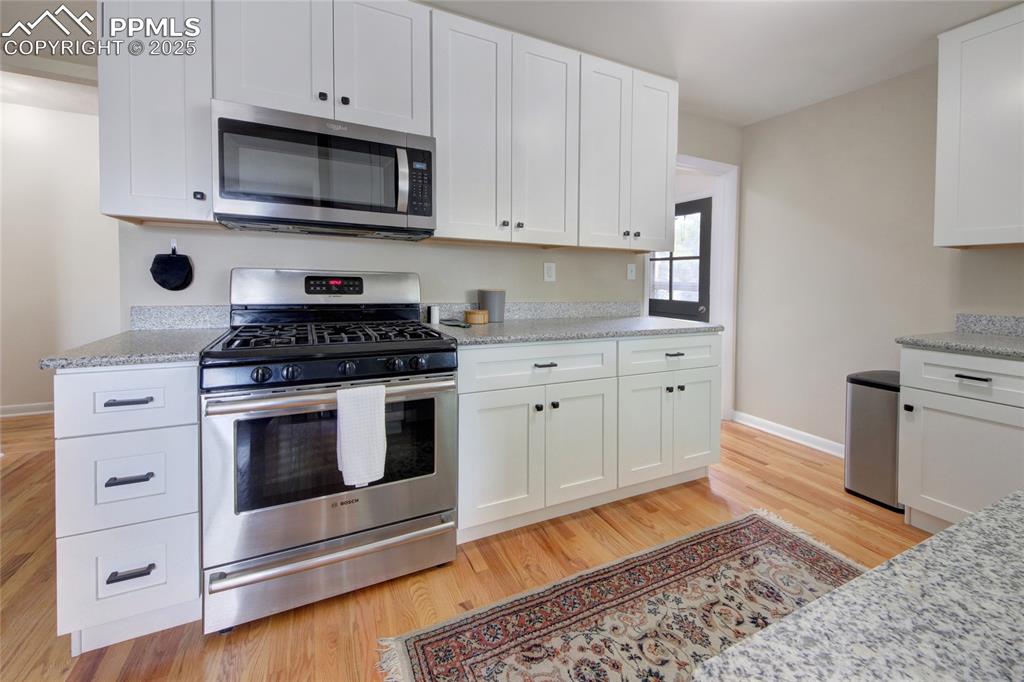 Image 13 of 35: Kitchen