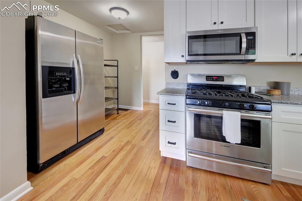 Image 14 of 35: Kitchen