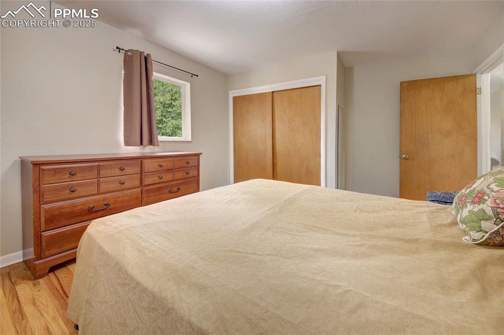 Image 19 of 35: Bedroom