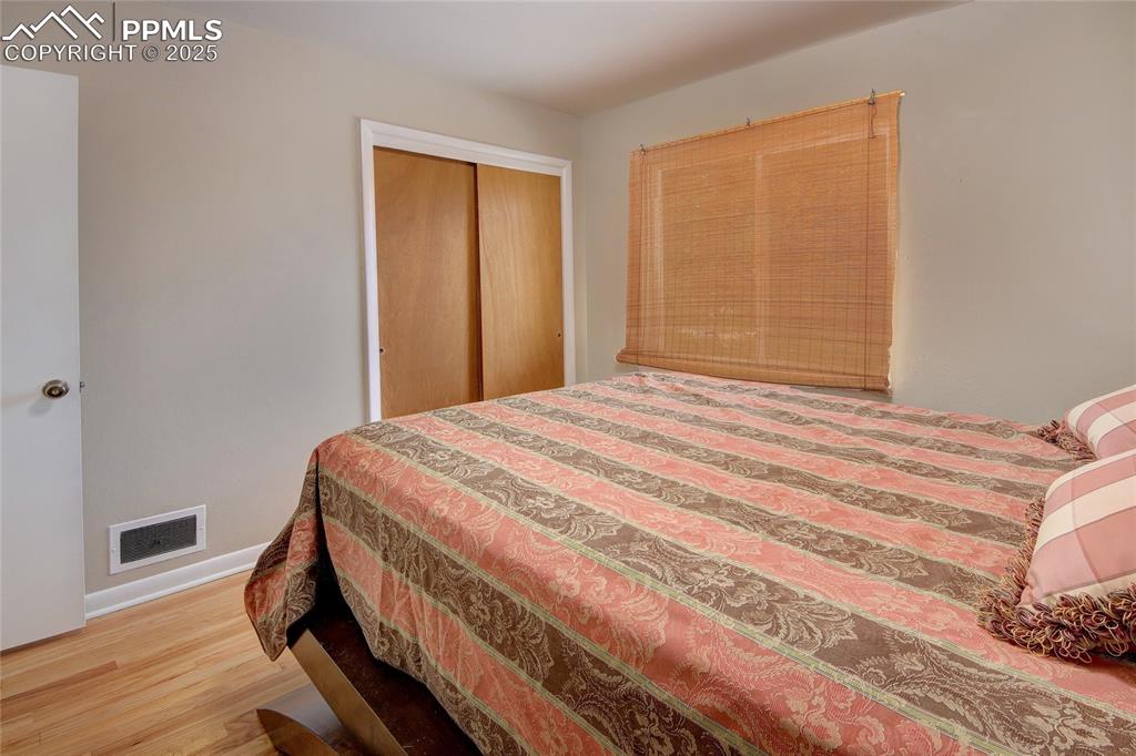 Image 21 of 35: Bedroom