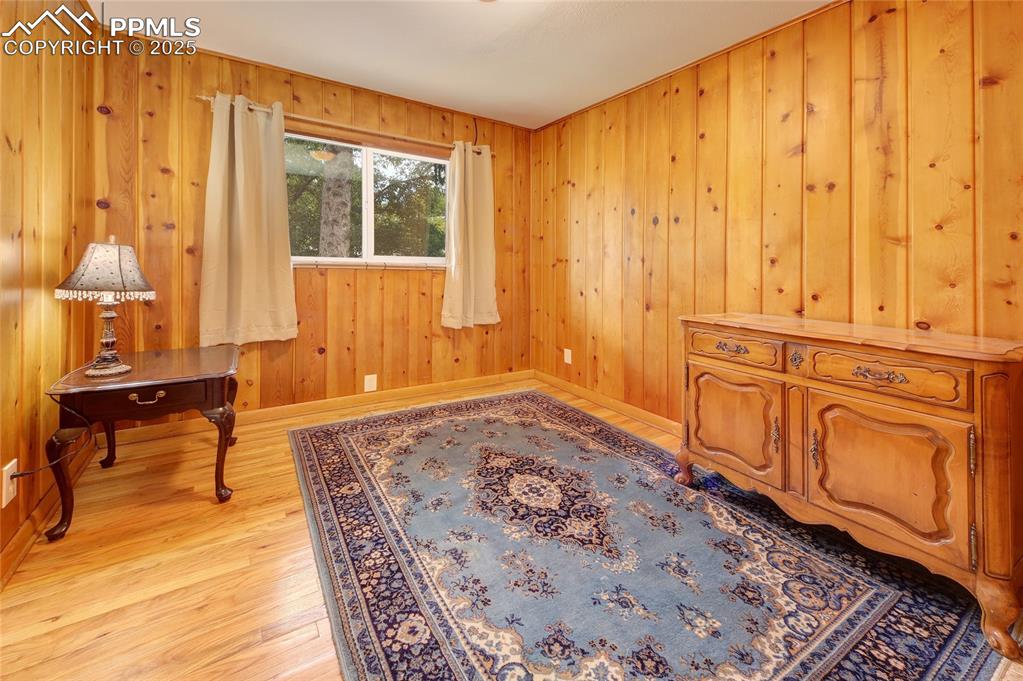 Image 22 of 35: Bedroom 3