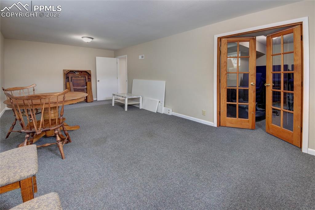 Image 26 of 35: Family Room