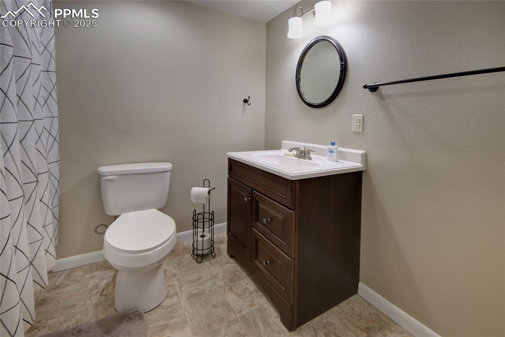 Image 28 of 35: Bathroom