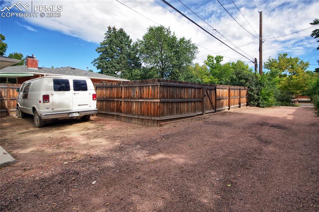 Image 34 of 35: Ally way