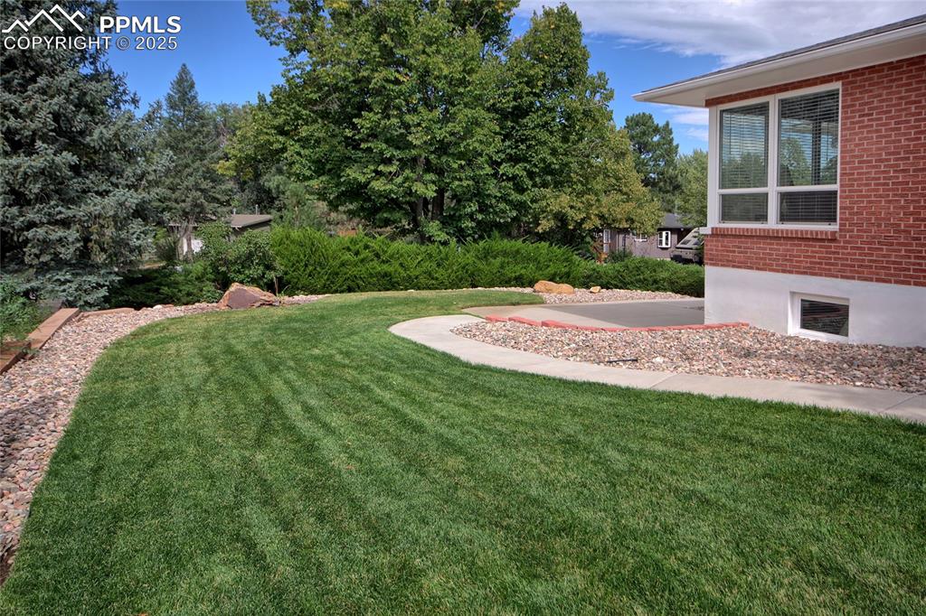 Image 4 of 35: Side of Structure