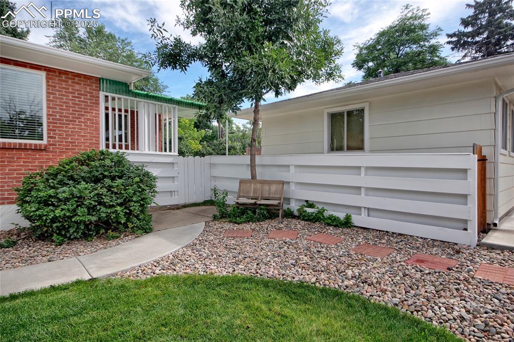 Image 5 of 35: Side of Structure