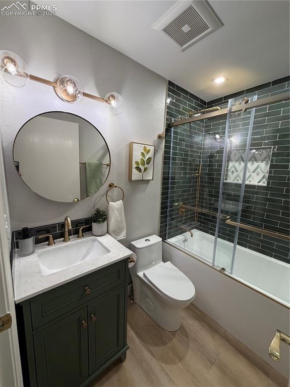 Image 13 of 19: Bathroom