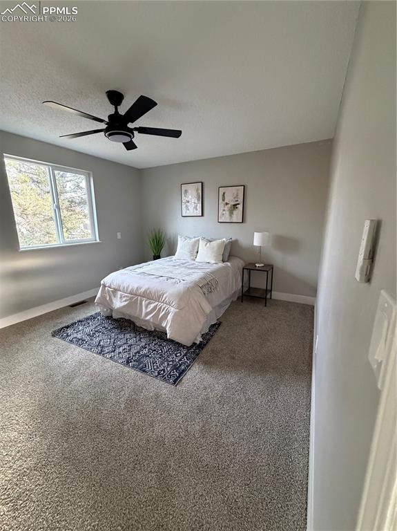 Image 17 of 19: Bedroom